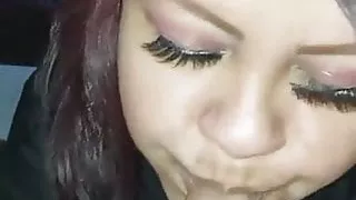 Le doy su regalote ami mujer el 14 de febrero una vergida