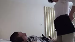 Japanese hotel massage – mature masseuse gives handjob