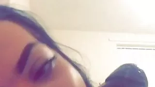 Je suce mon gode en bavant dessus