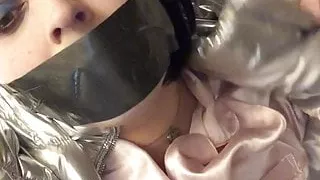 Victoria Satinheart Tape geknebelt Masturbation