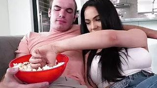 Busty babe blows cock while riding dick in ffm