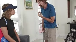 Die zierliche junge Latina Destiny bevorzugt einen großen Schwanz in ihrem Loch