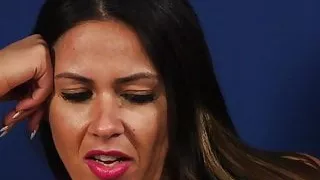 Cfnm Femdomina reibt ihre Muschi