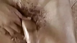 Kinky retro schwarzer Hengst masturbiert seinen steinharten Schwanz