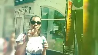 Trahaut studentku Svetlanku tolpoi  v sayne