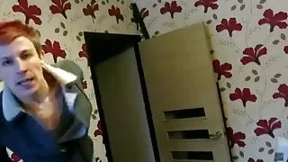 Twink ist immer hungrig nach rohem Schwanz