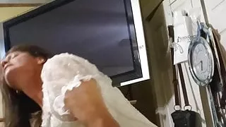 Analandrea probiert Neues Korsett und Butt Plug essen Sperma