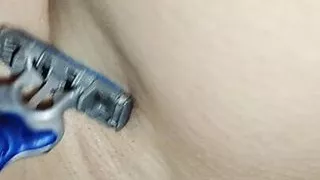 Desi wife chudne k bad naha rahi he