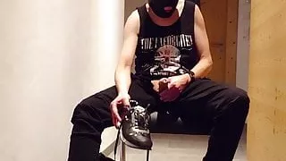 Sperma auf meinem Turnschuh, Barfußmaske