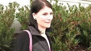 Yanks Babe Tundra in öffentlicher Toilette Masturbation