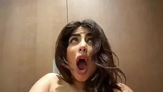 Pussy play and squirt