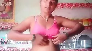Desi Bhabhi Record Her Nude Selfie