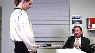 Die junge Sekretaerin ist leider dauergeil