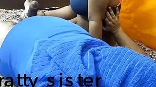 Padosi aunty ne pakda lund or jabardsti chudai karwai