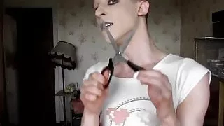 Twink ist immer hungrig nach rohem Schwanz