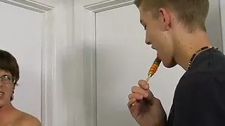 Analsex nach gegenseitigem Schwanzlutschen mit Timo Garrett und Dyl