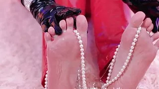 Retro Pin Up curvy Mistress barefoot foot fetish pearl tease