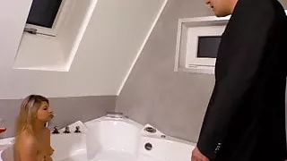 Da erwische ich doch meine Putzfrau im Whirlpool, Straffick