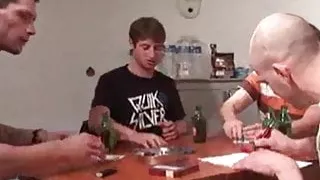 Un Trio De Magnifique Daller A La Ville Avec Leurs Langues