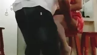 Recibe Al Pizzero Muy Sexi Y Se La Acaban Dedeando