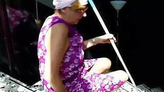 Frau Mueller in de Kittelschuerz hat endlich wieder Stichtag