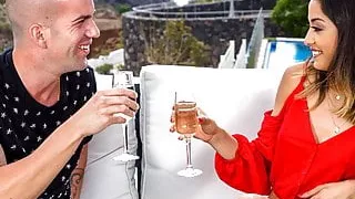 Outdoor Fucking For Stranded Beauty