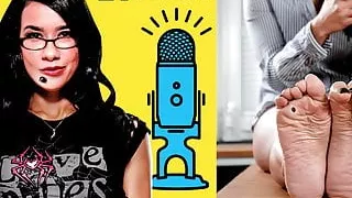 AJ Lee exposes her feet! - Podcast 001