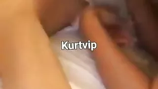 manken gibi yavrular birbirini yaliyor