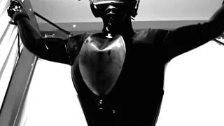Bizarre Beauty - Latex bondage rack with gas mask