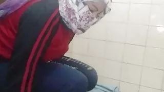 Arabian Muslim Step Mom In Niqab Masturbates Squirting Pussy