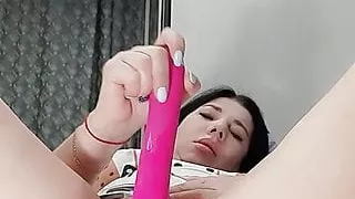 She oiled up her pussy and shoved a big dildo in