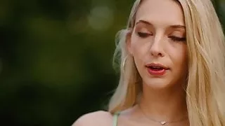 Blonde slut gets oral and rides