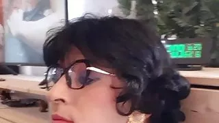 Milf Ilona lutscht ihren Mann und bekommt sein Sperma