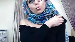 MuslimKyrah does Arab Webcam Show wearing a Hijab at ArabianChicks
