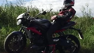 Bike Wank - Wanking on my Motorcycle