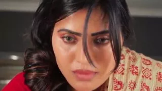 Husband se bareshan sexy bhabhi nawkar se chudi