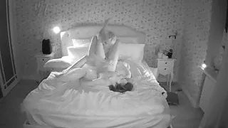 Nina et Kira dans le lit