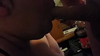 Jessy die Ladung auf die Titten gespritzt