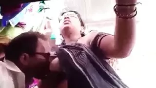 Kannada Mature Milf Aunty’s Affair with Tailor – Boobs Sucked