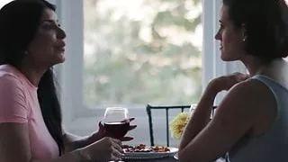 dyke beauty squirts while strapon fucking girlfriend 