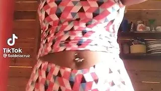 Une bonne salope en short moulante