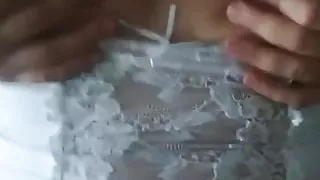 olgun yarragi yedikce inliyor