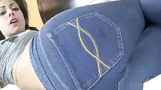 Latina jeans farts