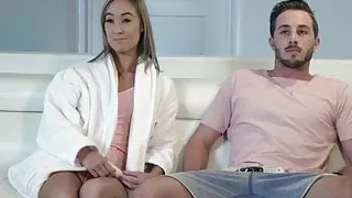 Asian cougar squirting gets pounded