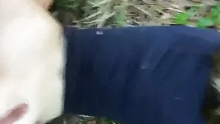 Aujourdhui elle fait lamour dans les bois