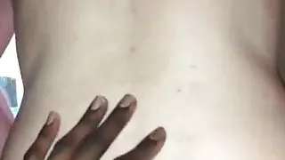 Weiße Weichei-Schwuchtel reitet auf dem großen schwarzen Schwanz