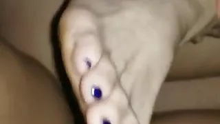 Transsexuelle ficken und an ihren Zehen lutschen