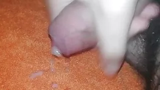 Heißer Cumshot allein zu Hause
