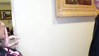 Natürliche Titten Josie Jagger kaut einen pulsierenden Schwanz