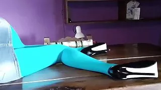 Laura on Heels – amateur wearing sexy pantyhose and high heels, 2021